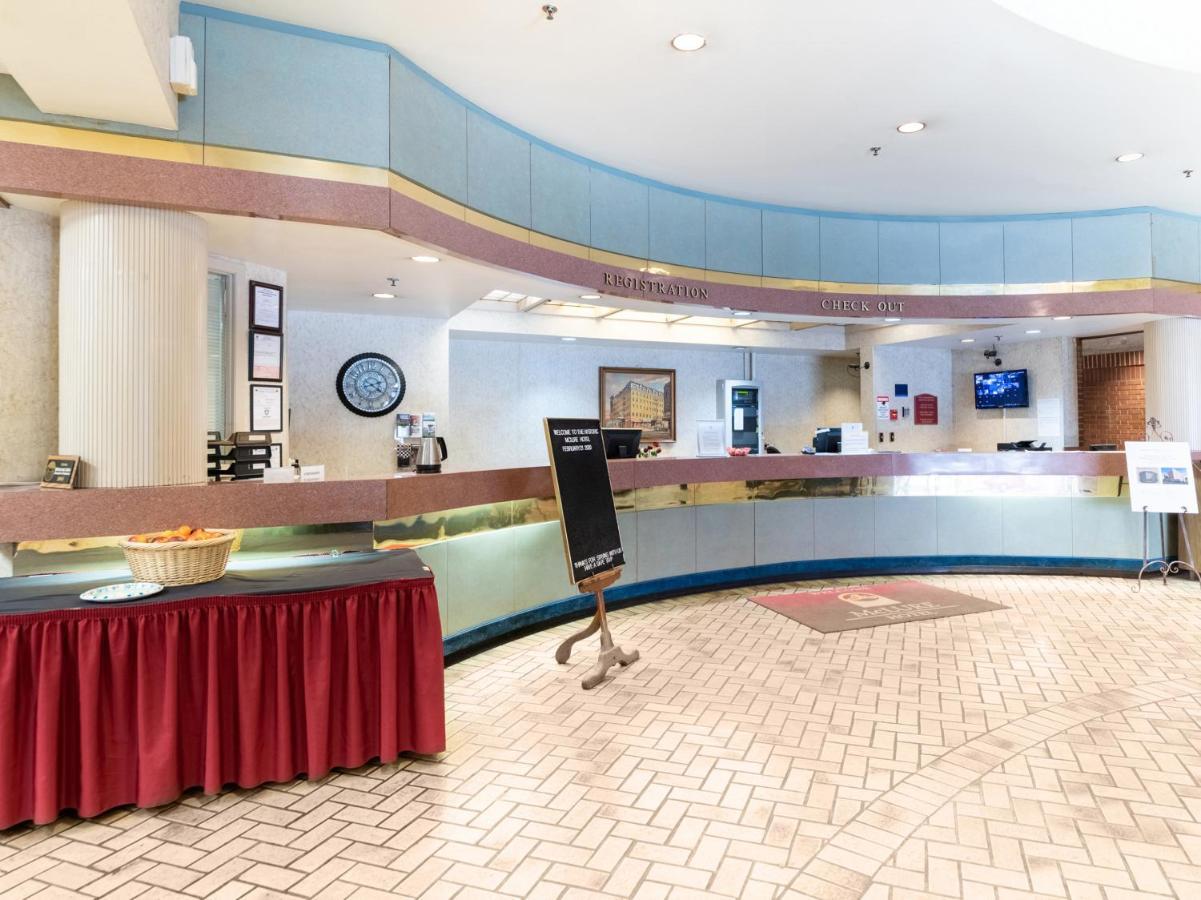 Mclure Hotel Wheeling Exteriér fotografie
